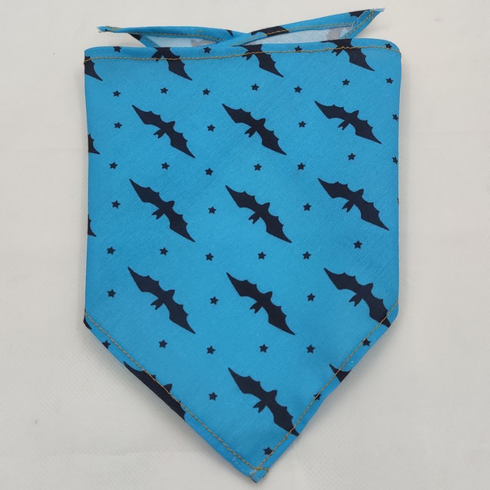 Stylish Pet Drool Scarf: Triangle Towel for Dry & Tidy Pets